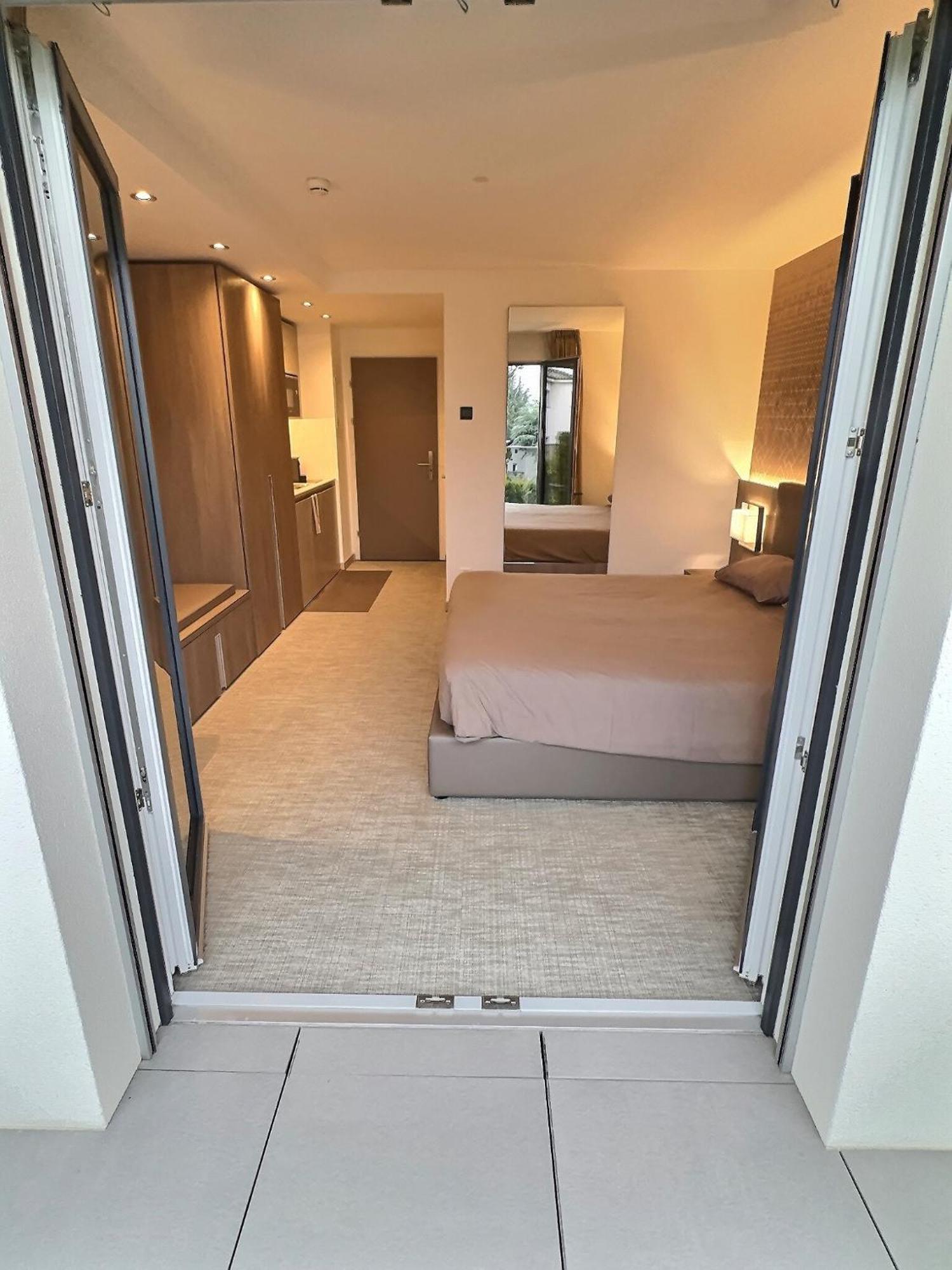 Attica Residences, Lausanne Saint Sulpice  Bagian luar foto